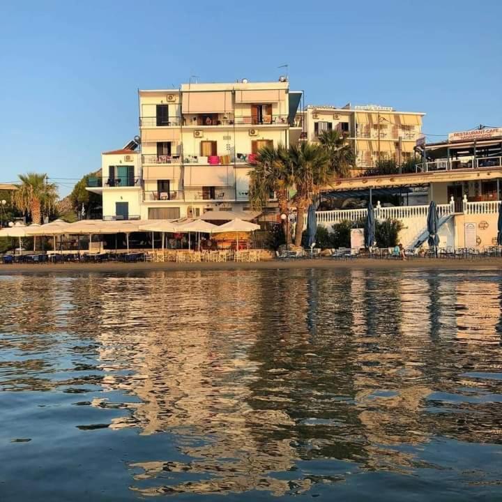 Svetlana & Michalis Oasis Hotel Agia Marina  المظهر الخارجي الصورة